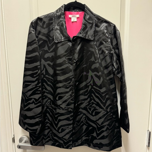 Leggiadro womens  Embossed Tech Jacket - Picture 3 of 5